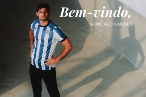 记者：皇家社会还没有为新援格德斯注册，需清理球员腾出空间