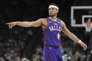 布克：我会尽我所能去发声 因为我感觉去年球队联系不够紧密