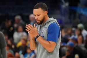 霍福德：库里的每次跑动都能让对手胆寒 我要好好利用这一点