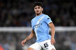 记者：胡桑诺夫和罗德里缺席训练，除此之外其他球员均出席