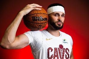 花得很彻底！小南斯抢断&前场再中三分 骑士领先活塞30+