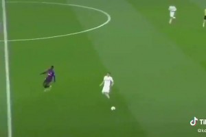 梅西当年保姆式指导登贝莱跑位，登贝莱你得谢谢梅西啊🫠