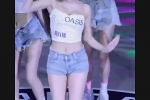 确实养眼啊！😍宝岛联赛美女啦啦队长梓梓，中场性感热舞！