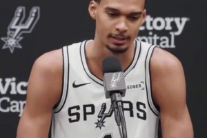 少林功夫好耶！文班谈到了今夏的恢复状态：我现在强得可怕...