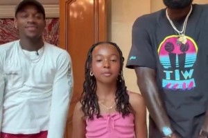 有模有样😂詹姆斯带女儿现身网红kai直播间秀舞蹈