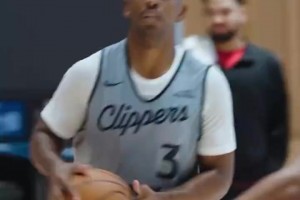 老炮还有油！保罗反击中一记果断的三分潇洒命中