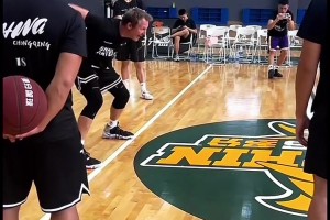 小卡盛赞大洛：我船终于有了个能投三分的大个子！不用让2米出头的球员顶内线了！