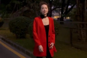 恒大歌舞团团长是是风韵犹存😍这宝贝儿谁不爱啊~